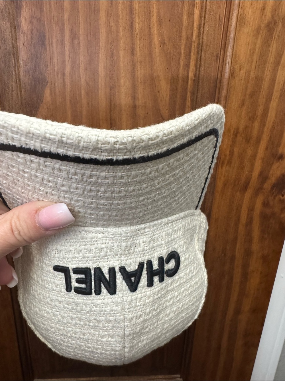 White tweed cap - source unknown - Picture 9 of 11